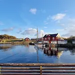 Modern Waterfront Rorbu With Terrace And Stunning Sea View - Free Parking *