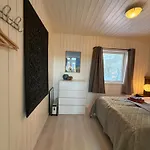 Modern Waterfront Rorbu With Terrace And Stunning Sea View - Free Parking 度假居 *