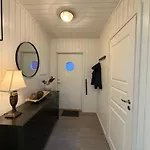 Modern Waterfront Rorbu With Terrace And Stunning Sea View - Free Parking 斯塔姆松