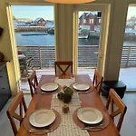 Modern Waterfront Rorbu With Terrace And Stunning Sea View - Free Parking *