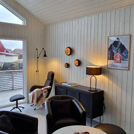 Modern Waterfront Rorbu With Terrace And Stunning Sea View - Free Parking *