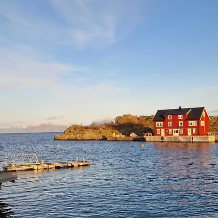 Modern Waterfront Rorbu With Terrace And Stunning Sea View - Free Parking