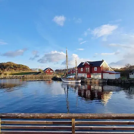 Modern Waterfront Rorbu With Terrace And Stunning Sea View - Free Parking *