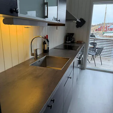 Дом отдыха Modern Seaview Rorbu - Free Parking - Odinbua Стамсунн