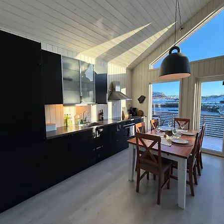 Modern Waterfront Rorbu With Terrace And Stunning Sea View - Free Parking