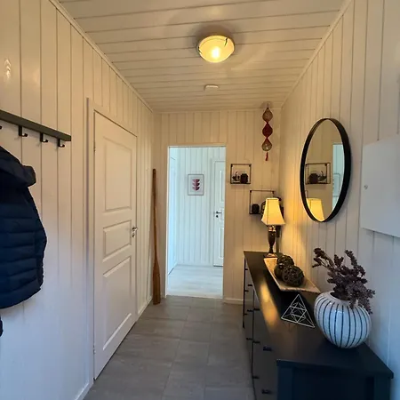 Hébergement de vacances Modern Waterfront Rorbu With Terrace And Stunning Sea View - Free Parking *