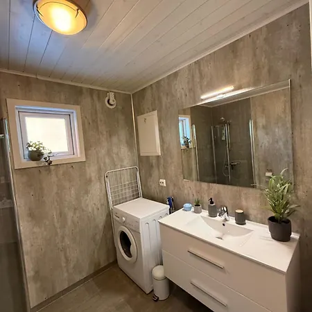 Modern Waterfront Rorbu With Terrace And Stunning Sea View - Free Parking Hébergement de vacances Stamsund