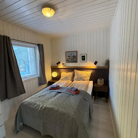 Modern Waterfront Rorbu With Terrace And Stunning Sea View - Free Parking Hébergement de vacances Stamsund