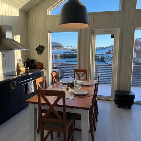 Hébergement de vacances Modern Waterfront Rorbu With Terrace And Stunning Sea View - Free Parking