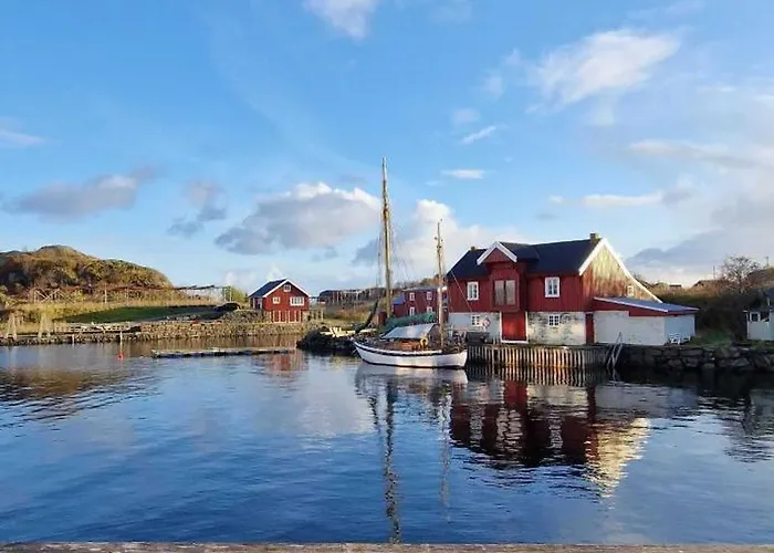 Modern Waterfront Rorbu With Terrace And Stunning Sea View - Free Parking *