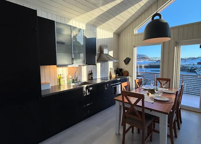 Modern Waterfront Rorbu With Terrace And Stunning Sea View - Free Parking