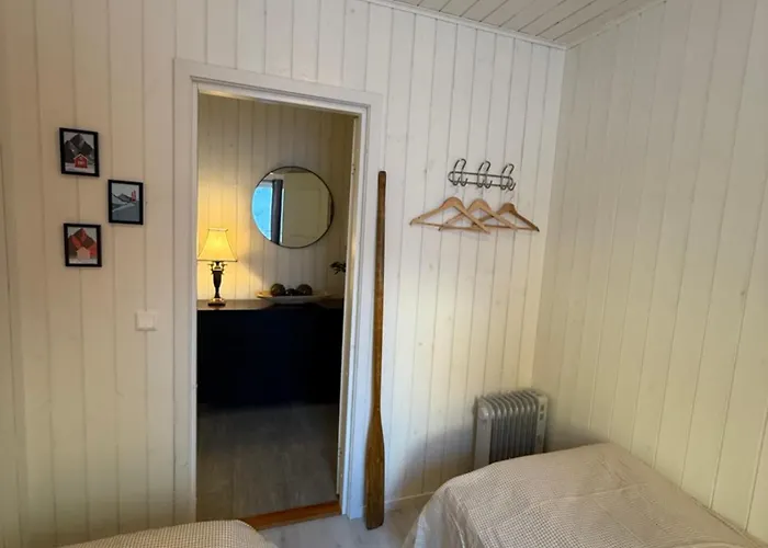 Modern Waterfront Rorbu With Terrace And Stunning Sea View - Free Parking