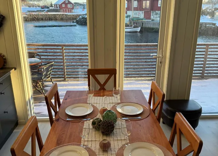Modern Waterfront Rorbu With Terrace And Stunning Sea View - Free Parking *