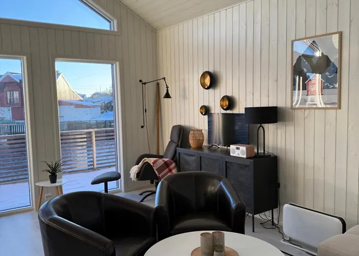 Modern Waterfront Rorbu With Terrace And Stunning Sea View - Free Parking