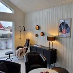 Modern Waterfront Rorbu With Terrace And Stunning Sea View - Free Parking *