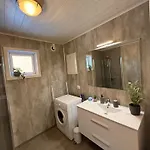 Modern Waterfront Rorbu With Terrace And Stunning Sea View - Free Parking Ferienhaus Stamsund