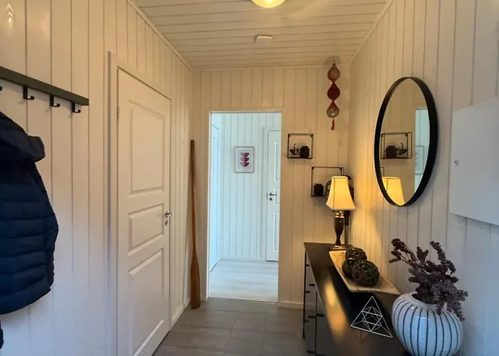Сasa de vacaciones Modern Waterfront Rorbu With Terrace And Stunning Sea View - Free Parking *